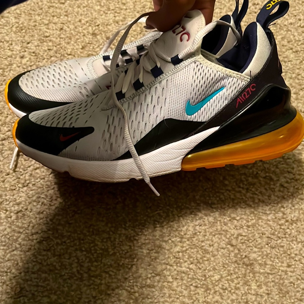 270 Air Max’s for sale they are a size 9.5 in men’s which is a 11.5 in women’s.